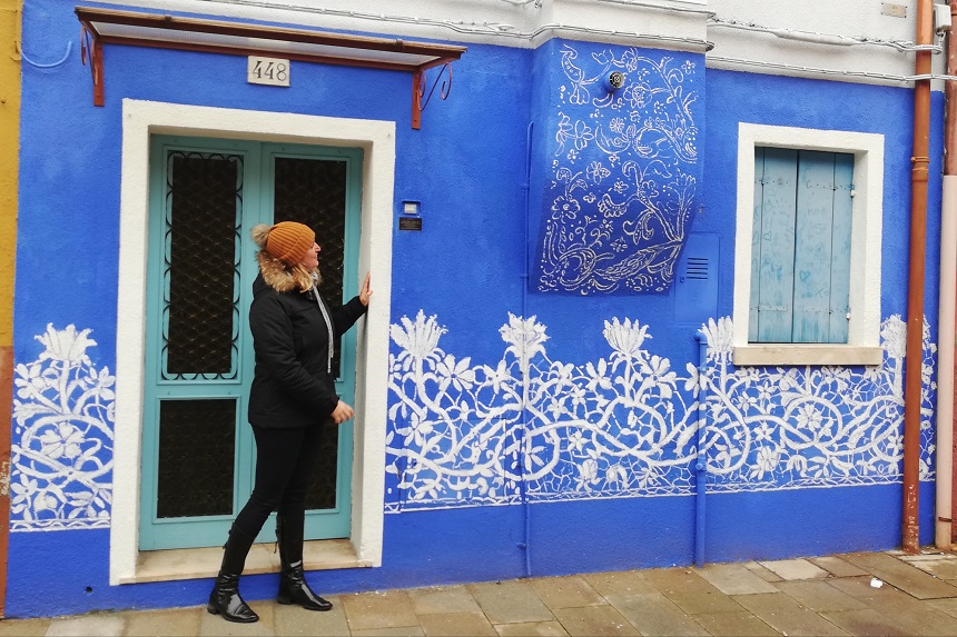 Casa blu Burano con Alessandra sito web Fuori Routine