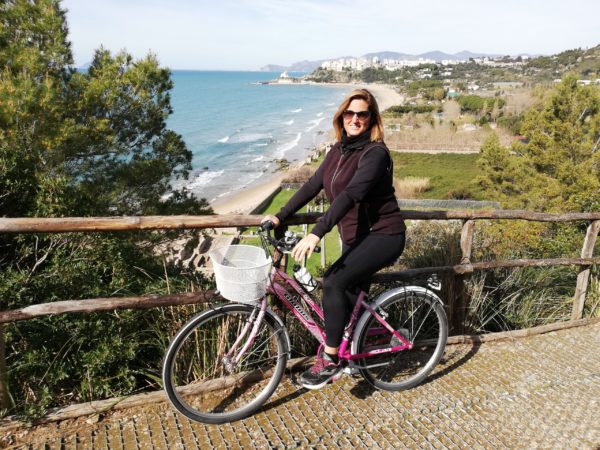 Alessandra in bici Antica Via Flacca