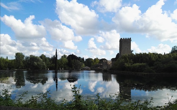 Visita al Giardino di Ninfa scorcio 